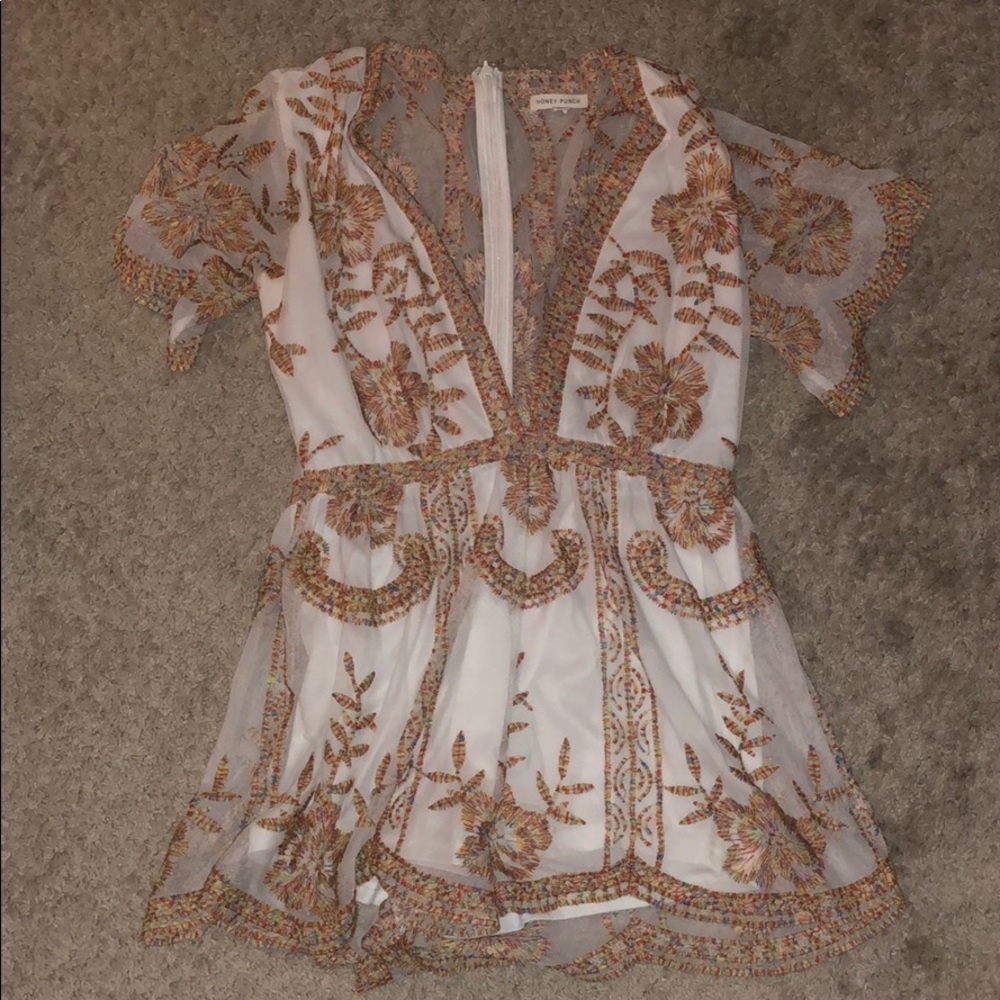 Embroidered romper (size M)